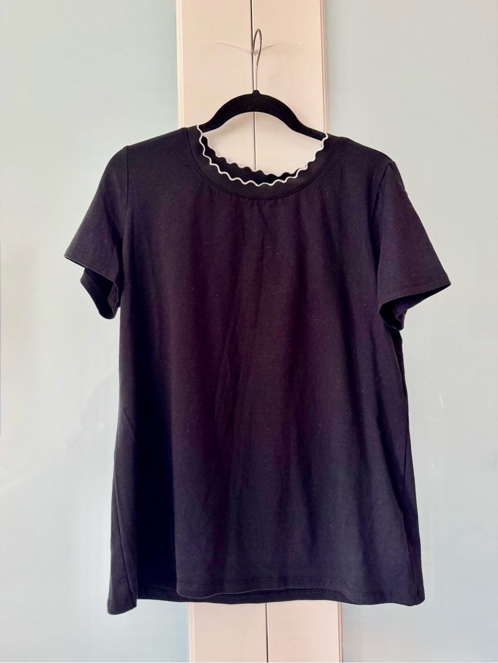 Anne Klein Women's Black Scallop Neck Short Sleeve Top
